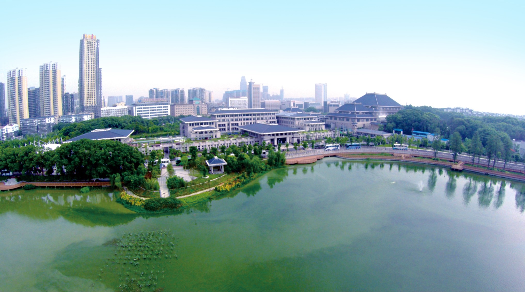 天鵝湖周邊環(huán)境整治工程（中國市政金杯示范工程）.jpg