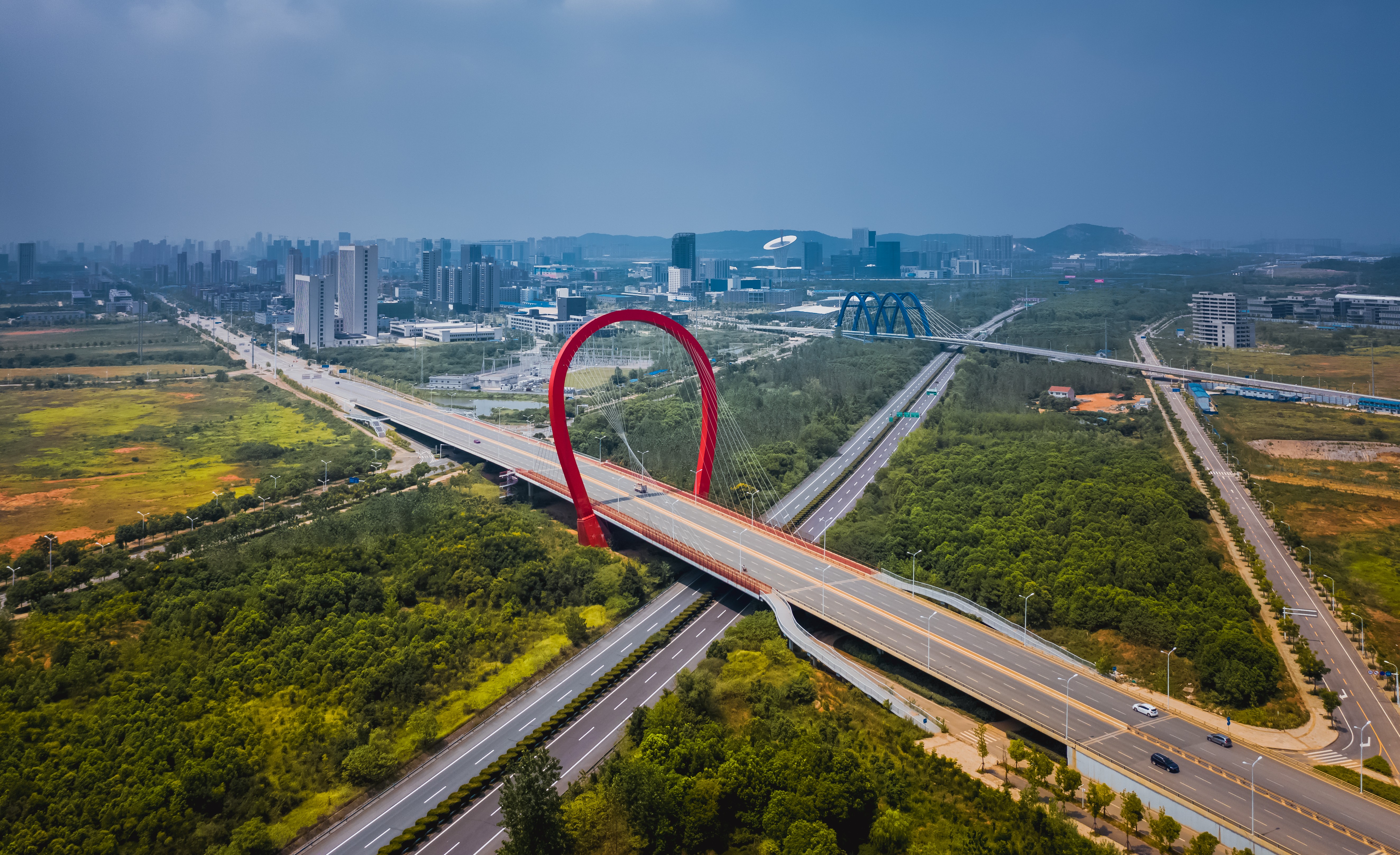 光谷九龍大橋—武漢未來之門（湖北省建筑業(yè)新技術(shù)應(yīng)用示范工程）（2）.jpg