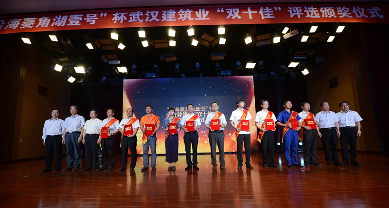 第三次頒獎(jiǎng) 領(lǐng)導(dǎo)合影_副本.jpg